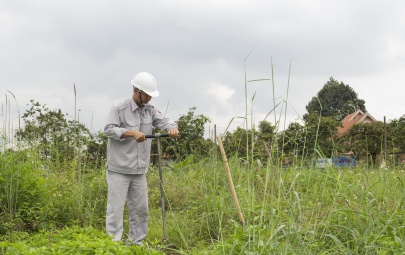 Lấy mẫu quan trắc chất lượng đất